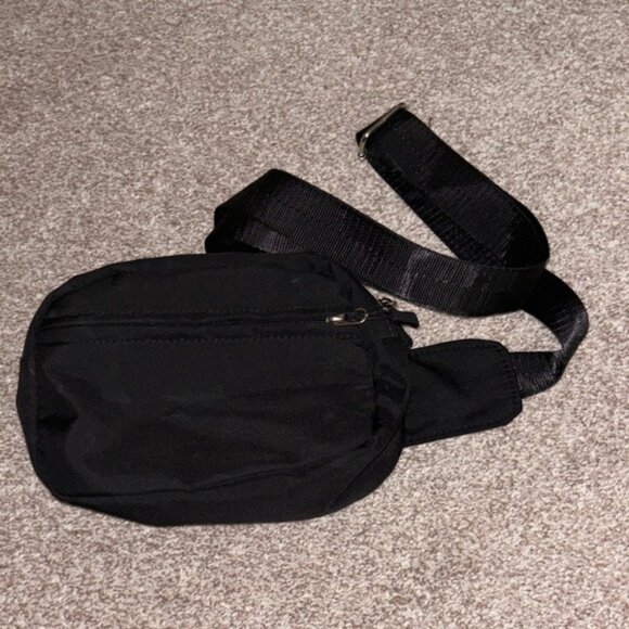 ⭕️SHEIN Black Belt Bag - Picture 2 of 6